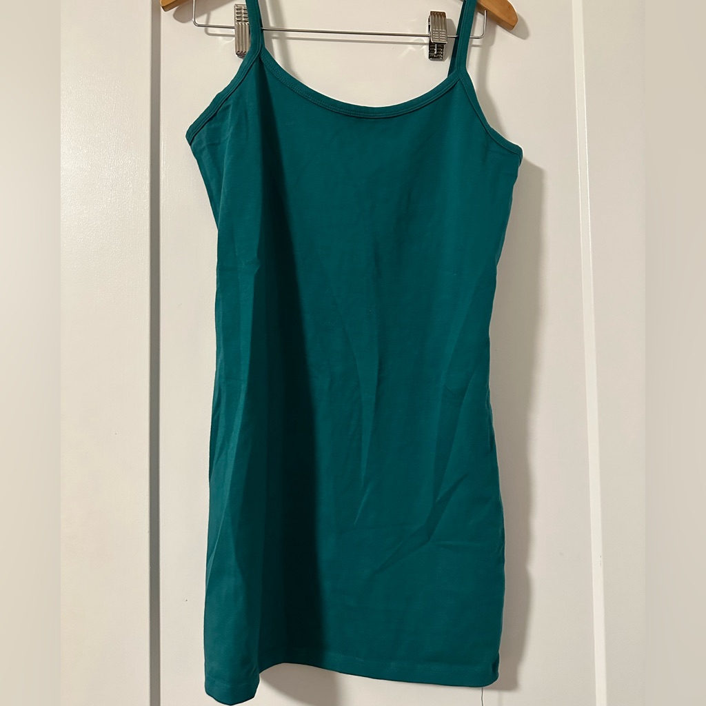 Emerald Green Long Tank Top! Great Condition And Great For Layering!